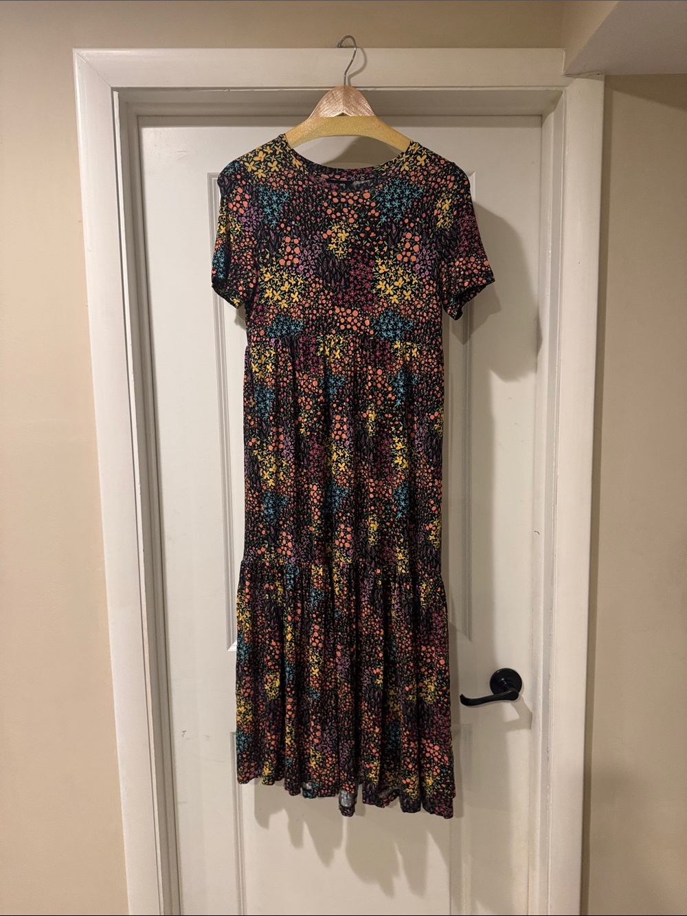 Short Sleeve Tiered Midi Dress in Black with Multicolor Floral Print
